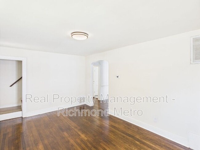 Building Photo - 3905 Larchmont Ln