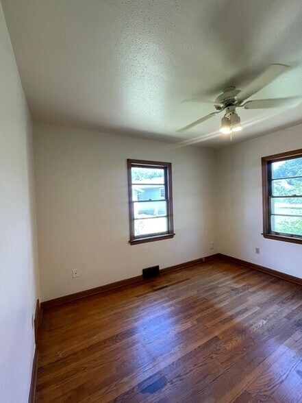 Downstairs bedroom - 2344 W 3rd St