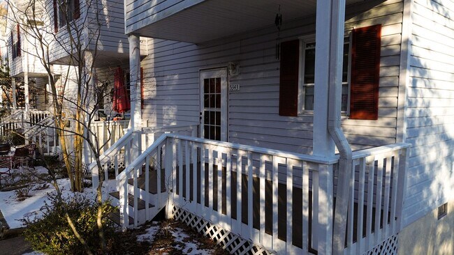 Building Photo - 3 Bedrooms, 2.5 Bathrooms Townhouse Rental