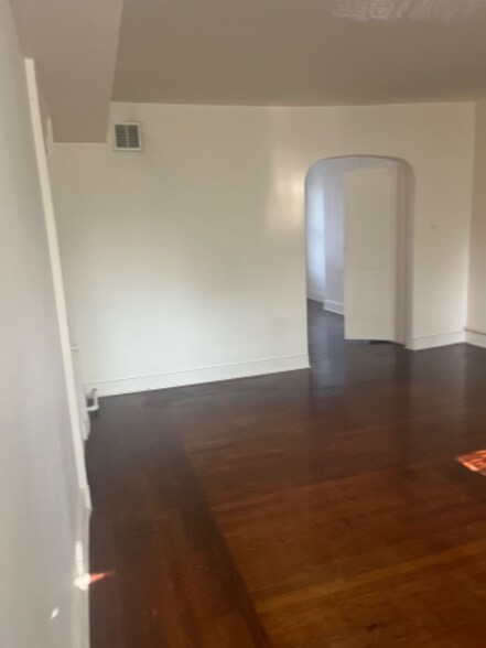 Building Photo - 40 Academy St