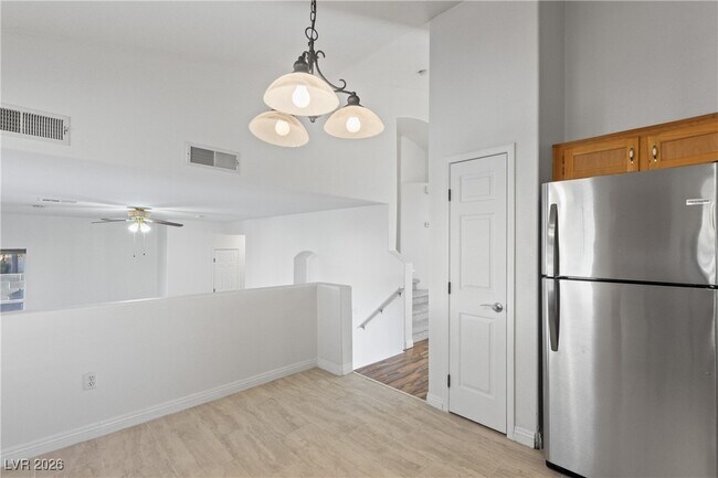 Building Photo - 9475 S Soloshine St