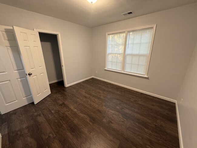 Building Photo - 1031 N Belvedere Blvd