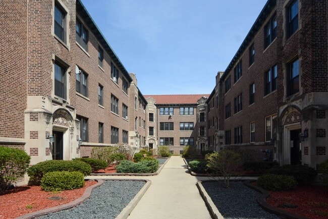 Building Photo - 1240 Oak Ave