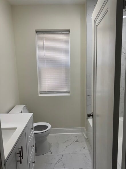 Bathroom - 1643 E 86th Pl