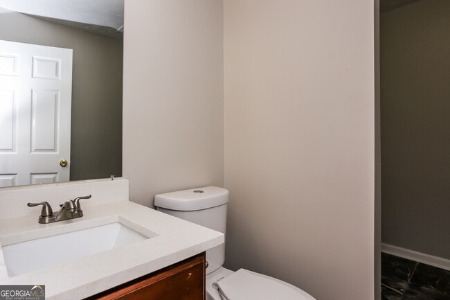 Building Photo - 4150 Riverbank Ct
