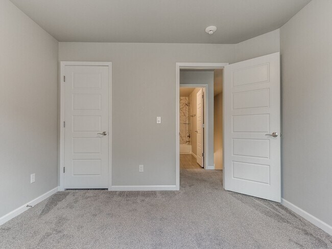 Building Photo - 8216 Crew Ln