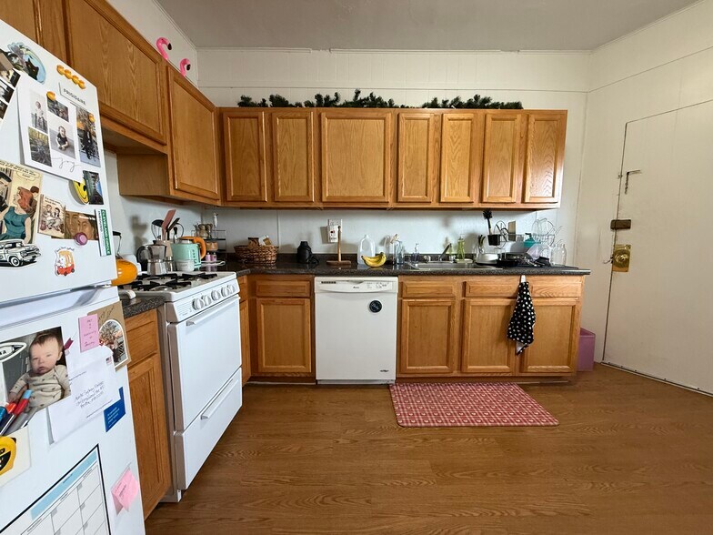 Primary Photo - 138 Wood Ave