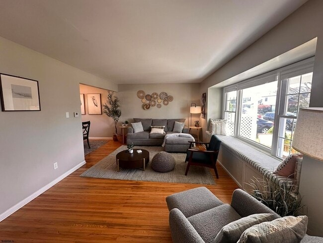 Building Photo - 611 N Delavan Ave