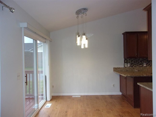 Building Photo - 21749 Lincoln Dr