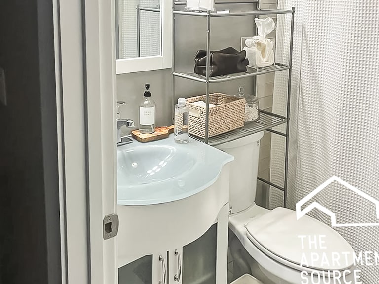 Building Photo - 2732 N Wilton Ave