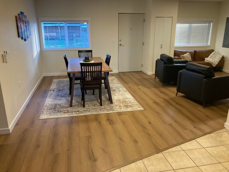 Building Photo - 14275 Avon Allen Rd