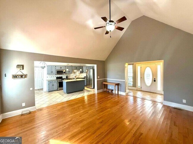 Building Photo - 22 Valley Creek Dr SW