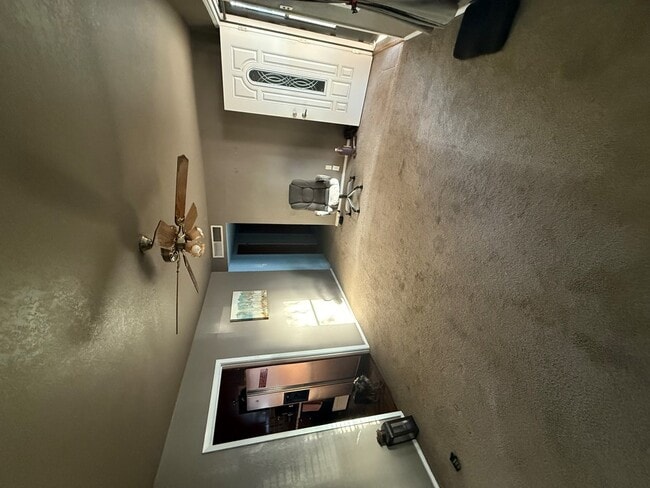 Building Photo - 401 N Ave C