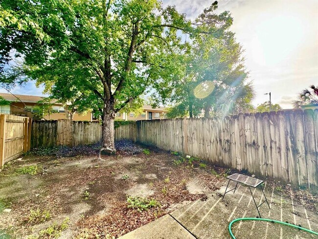 Building Photo - 5216 Tennis Ct Cir