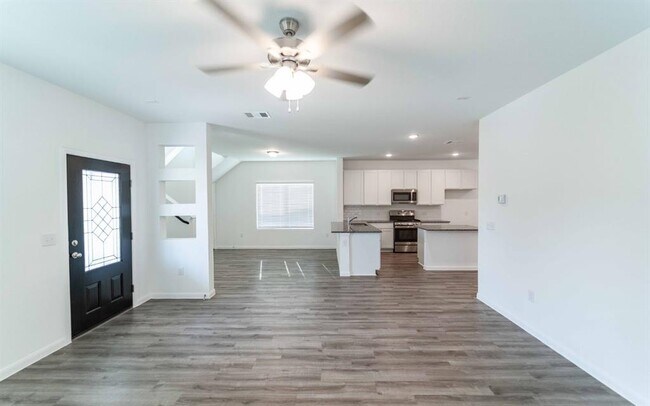 Building Photo - 219 Tokalaun Dr