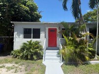 Building Photo - 2742 SW 32nd Ave