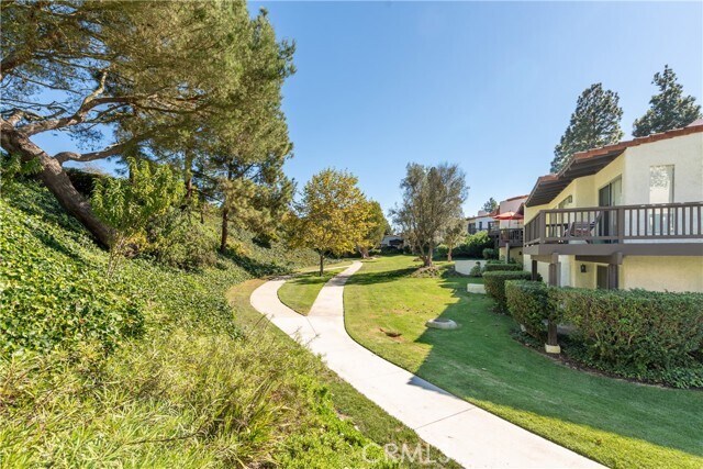 Building Photo - 28 Sycamore Ln