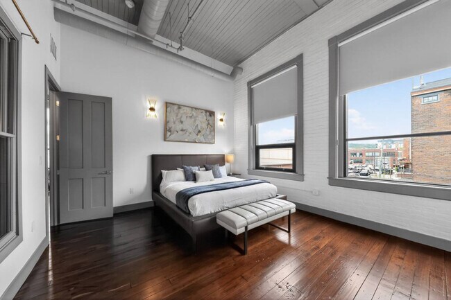 Building Photo - 21 E 15th St