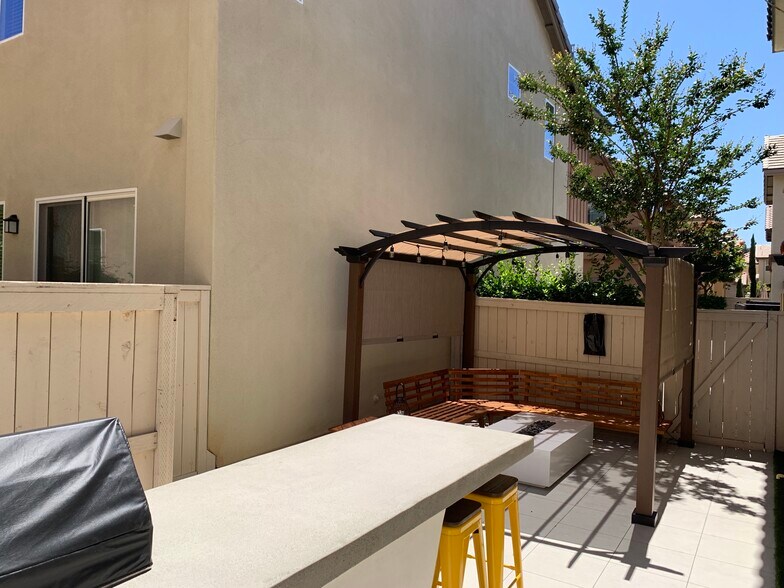 Building Photo - 1375 Dolomite Way