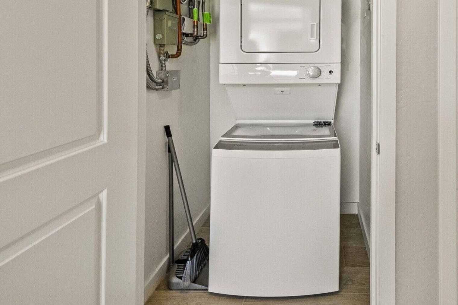 Building Photo - 6612 W Paradise Ln