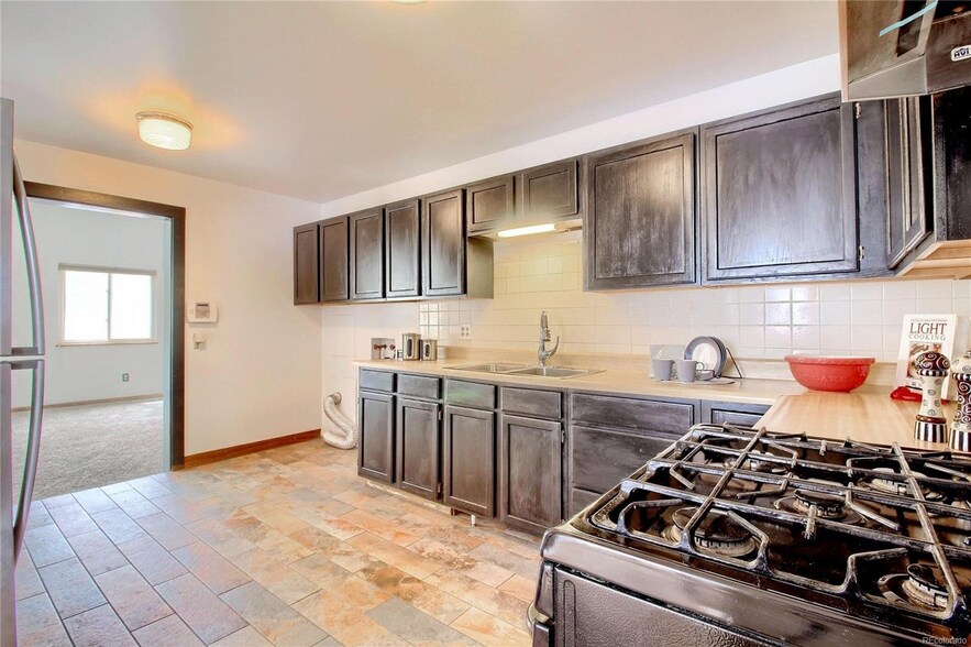 Kitchen - 2251 Newark St