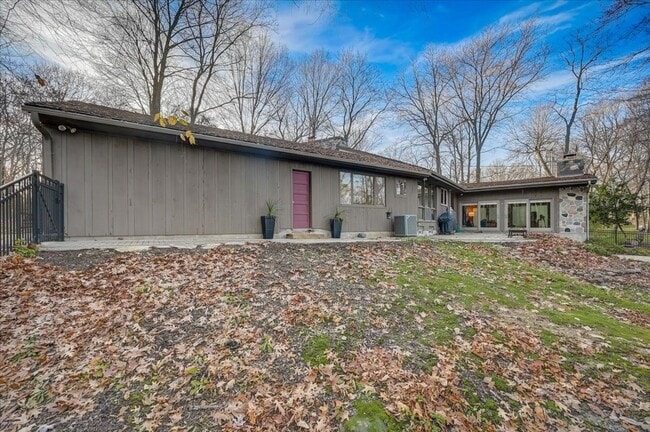 Building Photo - Spacious Elm Grove 3BR/2BA Ranch Single Fa...