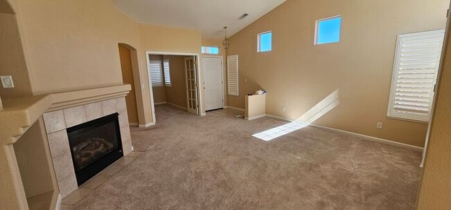 Building Photo - 2 Bedroom 2 bath 2 Car garage Plus Bonus R...