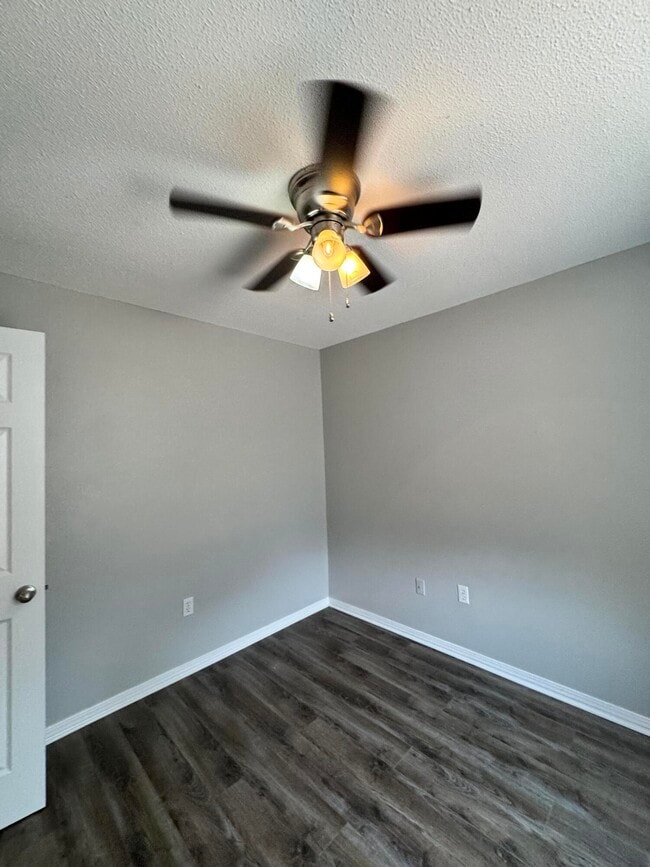 Building Photo - 129 Oak Terrace Dr