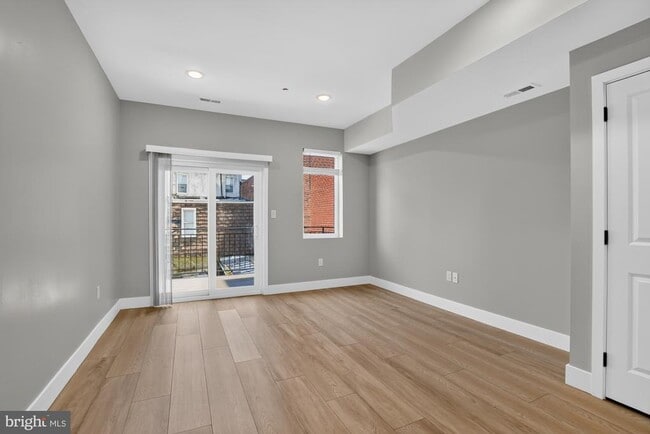 Building Photo - 1843 E Hazzard St