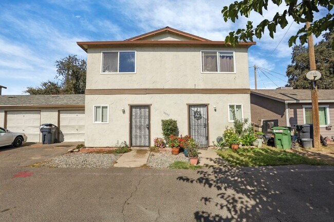 Primary Photo - 3557 Merced Ave