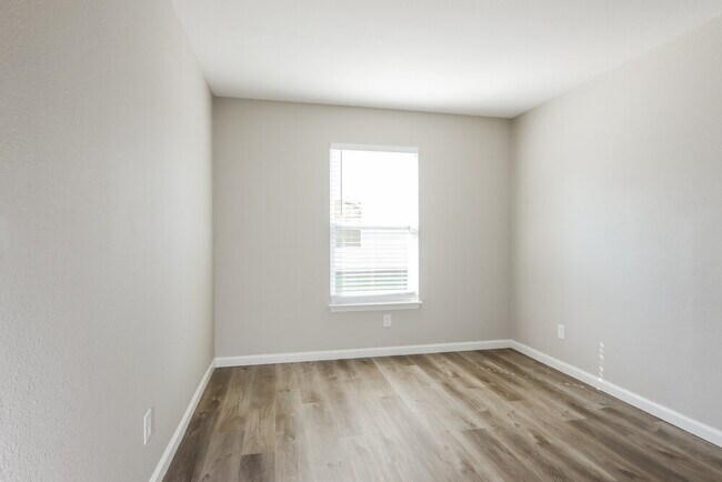 Building Photo - 10523 Ballard Dr