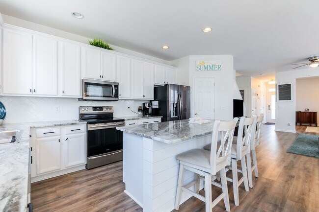 Building Photo - Three Bedroom Updated Townhome in Bluffton Park!