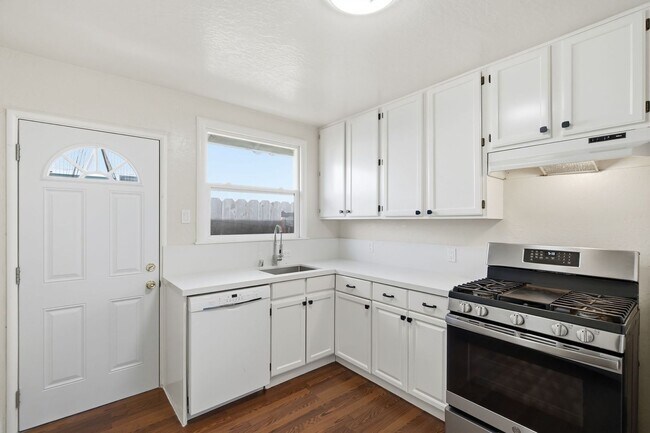 Building Photo - 541 Jackson Ave