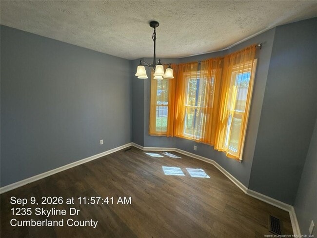 Building Photo - 1235 Skyline Dr