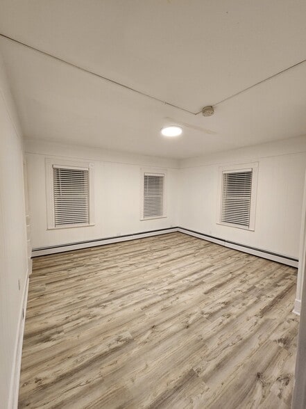Building Photo - 45 Dumais St