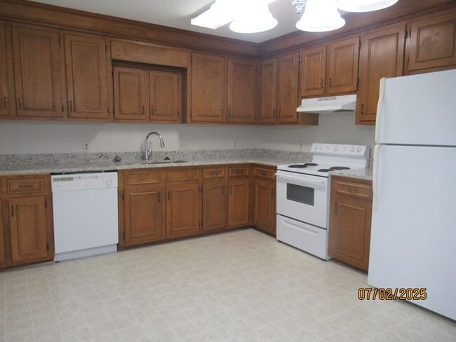 Building Photo - 172 Gertrude Dr