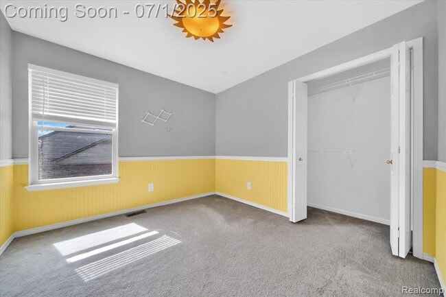 Building Photo - 2565 River Woods Dr N
