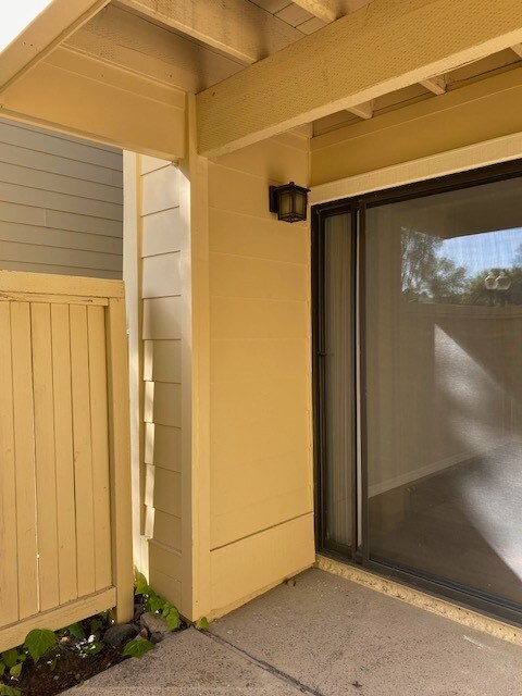 Building Photo - 1806 Woodlake Dr