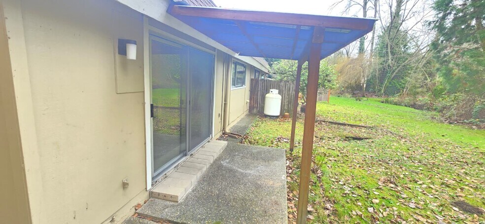 Building Photo - 13821 SE Allen Rd