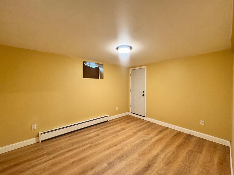 Building Photo - 115 Elm St