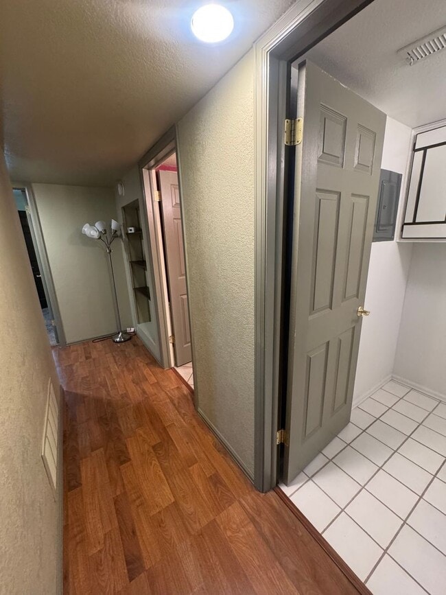 Building Photo - 2 Bedroom Codo in Rockrimmon