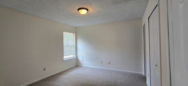 Building Photo - Charming 3 Bed / 2 Bath Home – Pet Friendl...