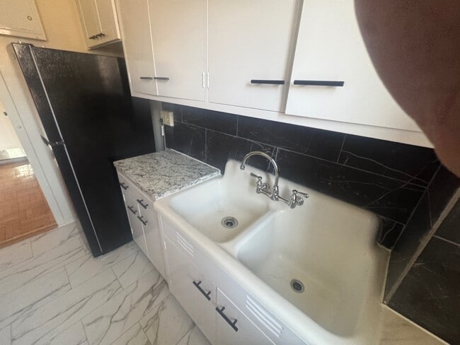 Building Photo - 1409 Metropolitan Ave