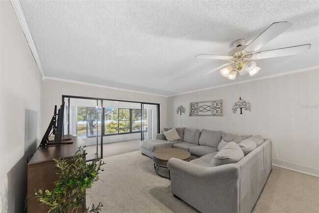 Building Photo - 2693 Sabal Springs Cir