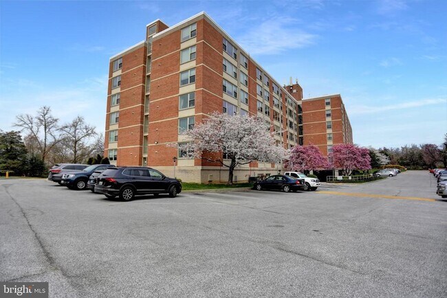 Building Photo - 4401 Roland Ave