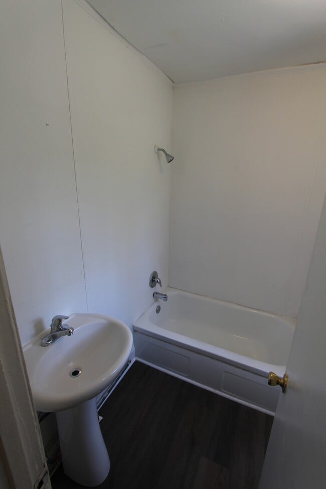 Building Photo - 1122 Haynes St