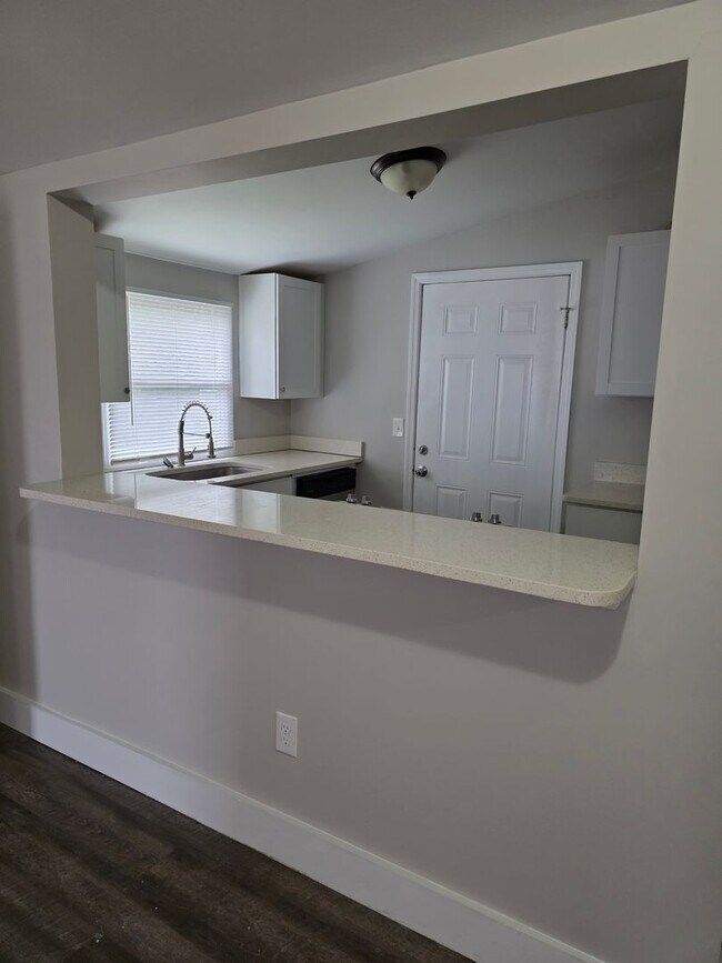 Building Photo - Spacious Downtown Monticello Home for rent