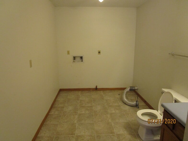 Building Photo - 2006 Stratford Ct