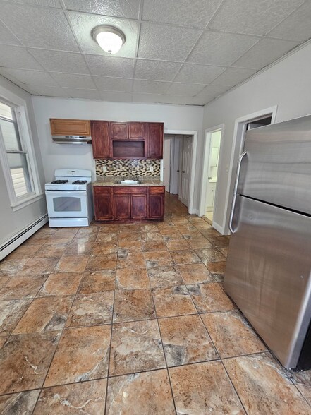 Primary Photo - 490 Summer St