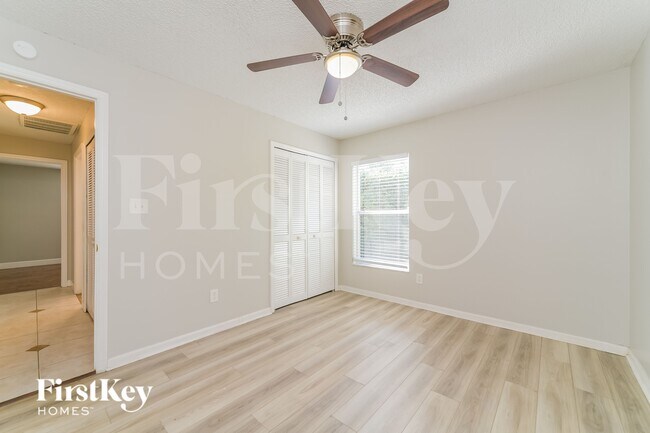 Building Photo - 3600 Molona Dr
